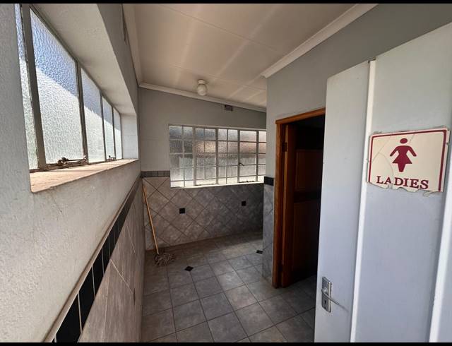 2,230M² INDUSTRIAL YARD FOR SALE IN KEMPTON PARK CENTRAL